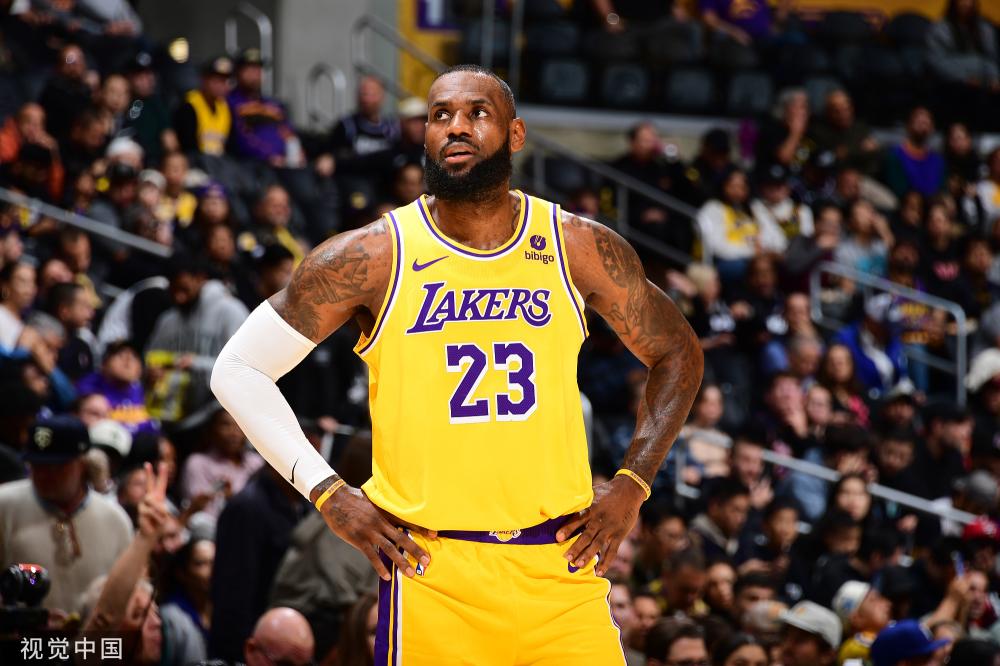 她迅速引起 她迅速引起